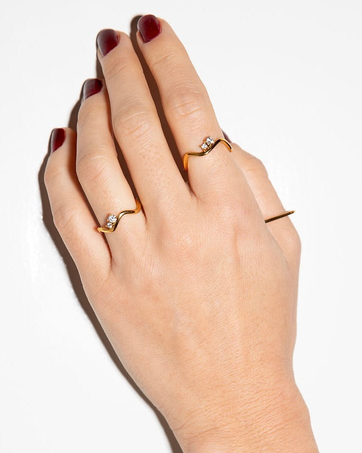 Wavy diamond ring