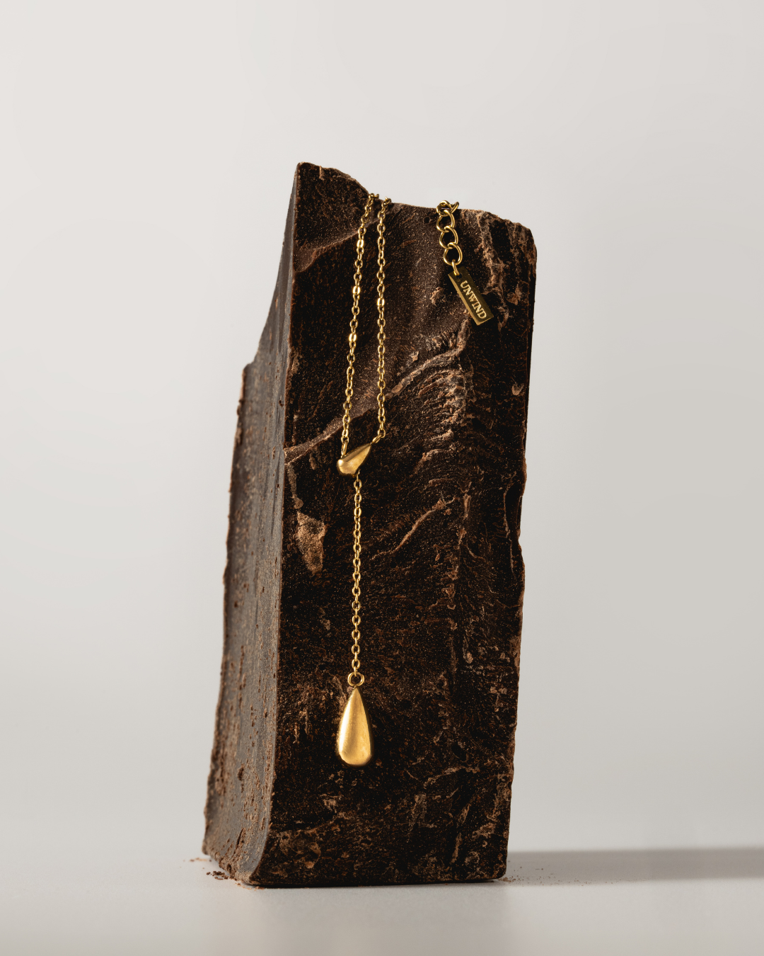 Hanging drop necklace