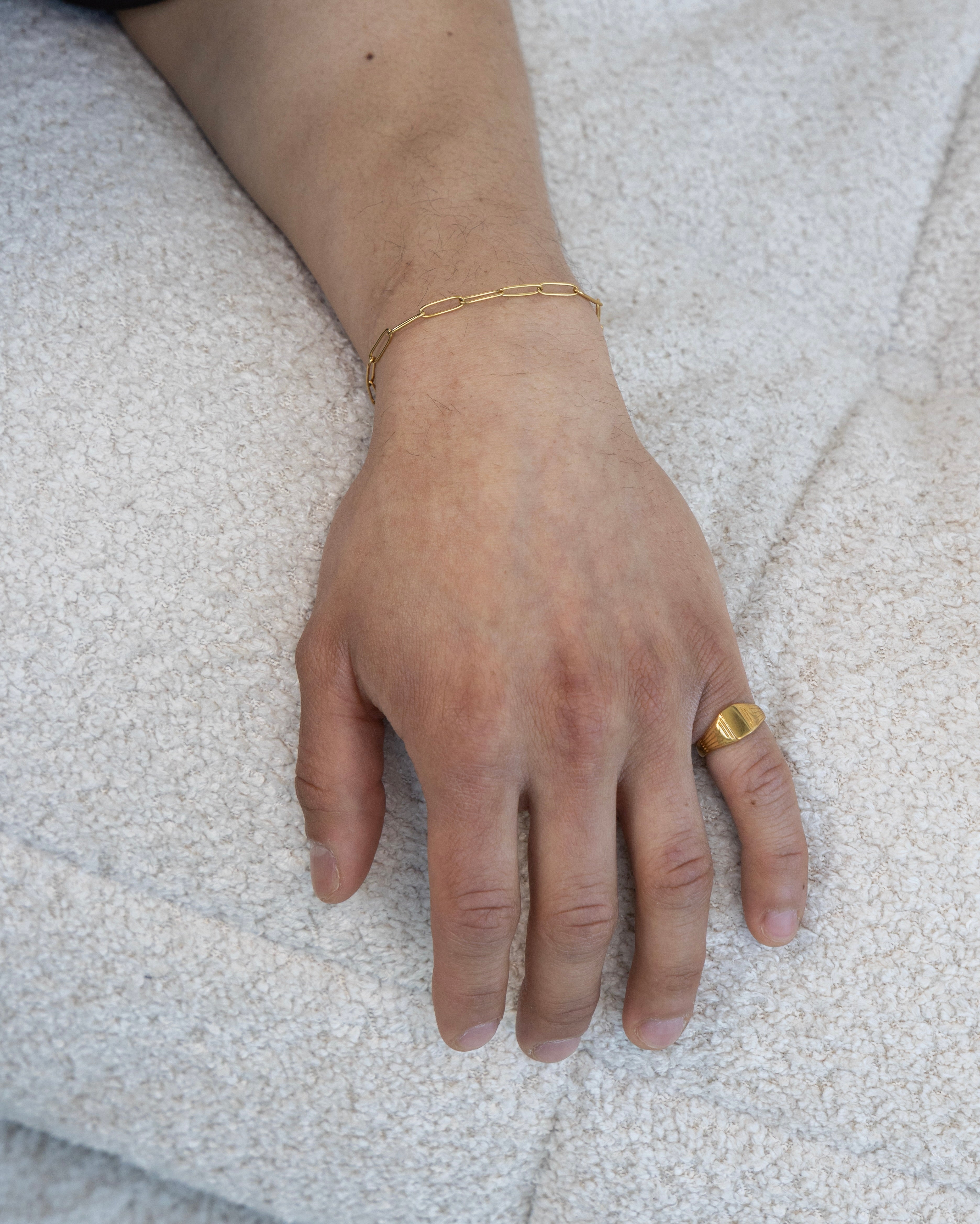 Bold signet
