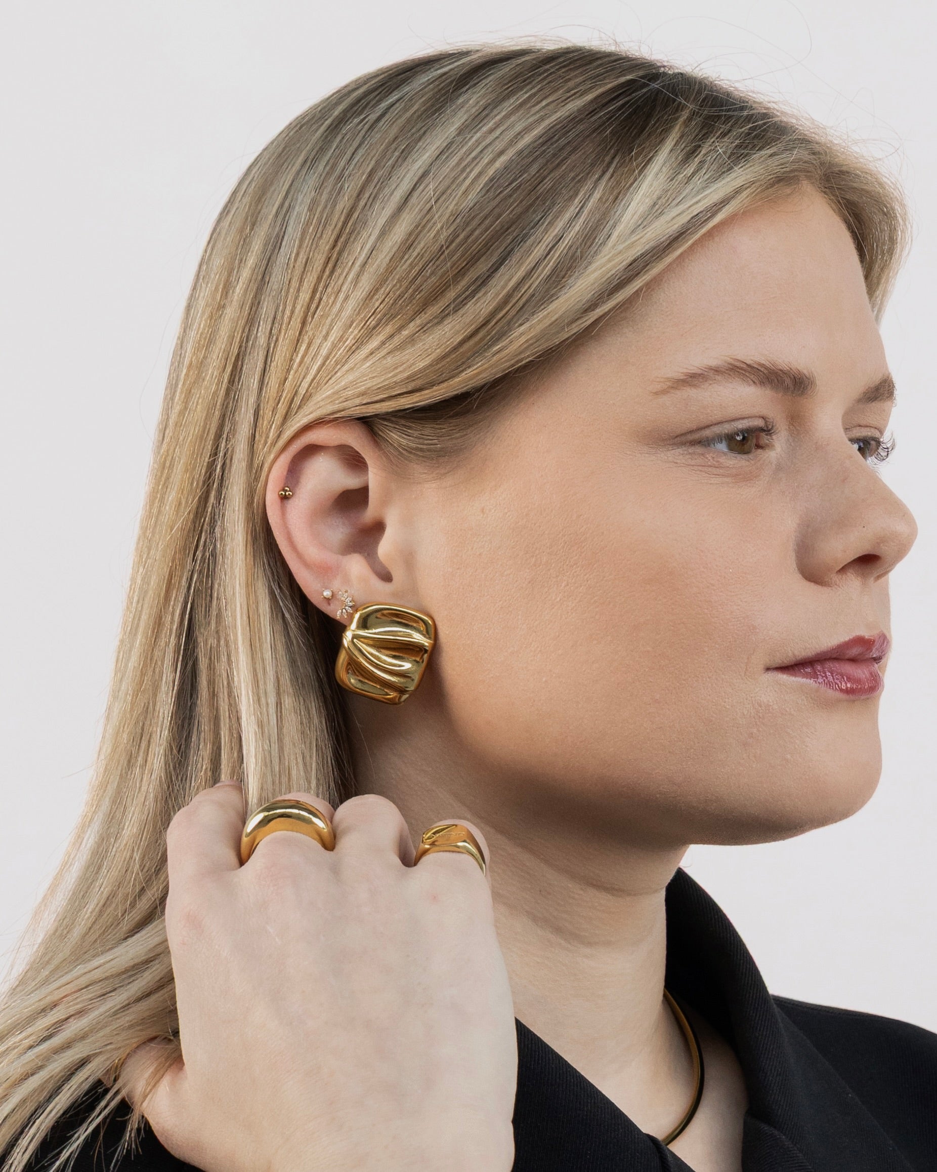 Pearl studs