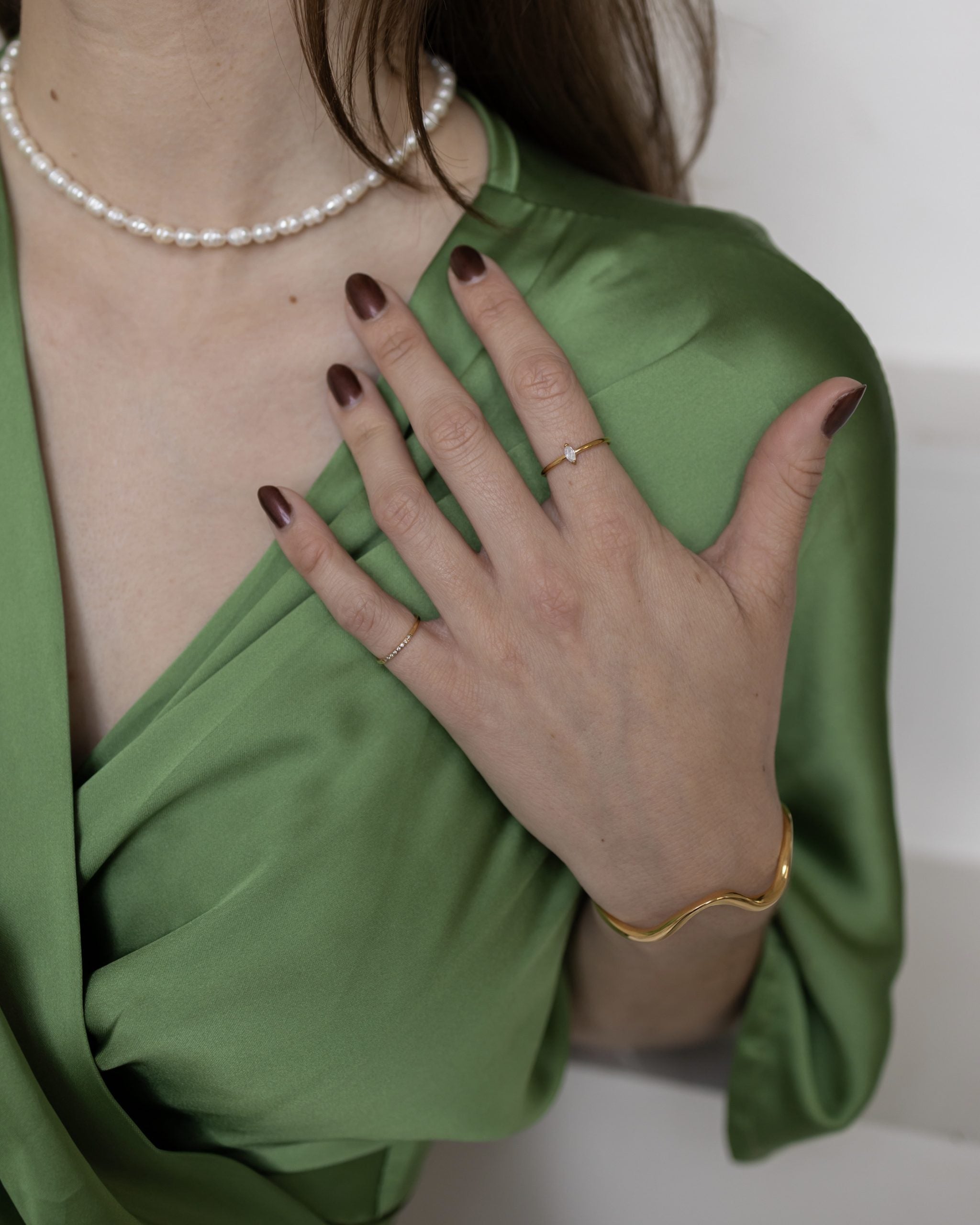 Wavy bangle